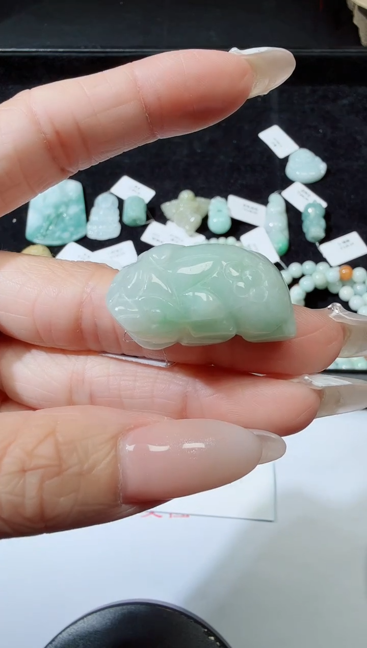 翡翠未镶嵌颈饰金蟾-134