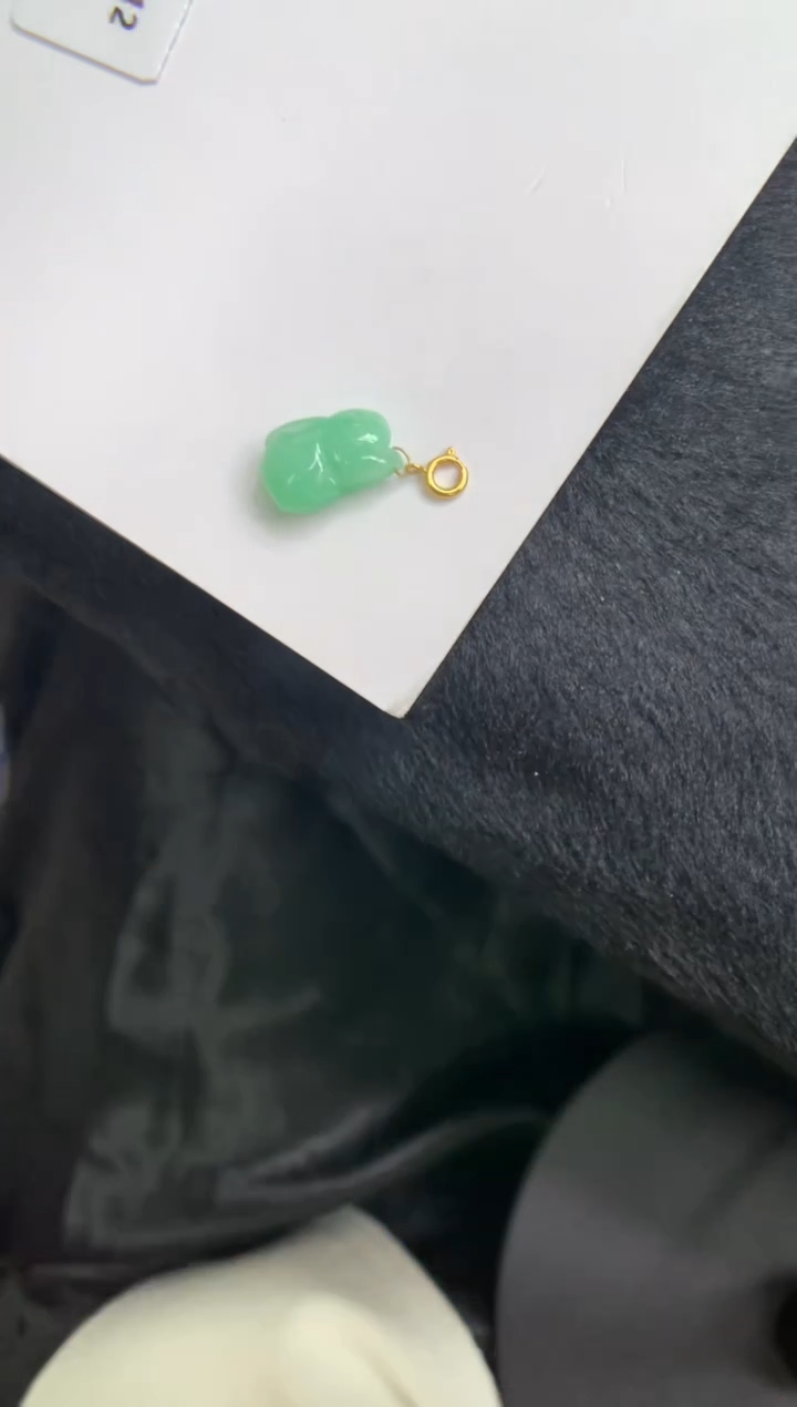 颈饰18K金镶嵌翡翠小滴溜-多样性发其一