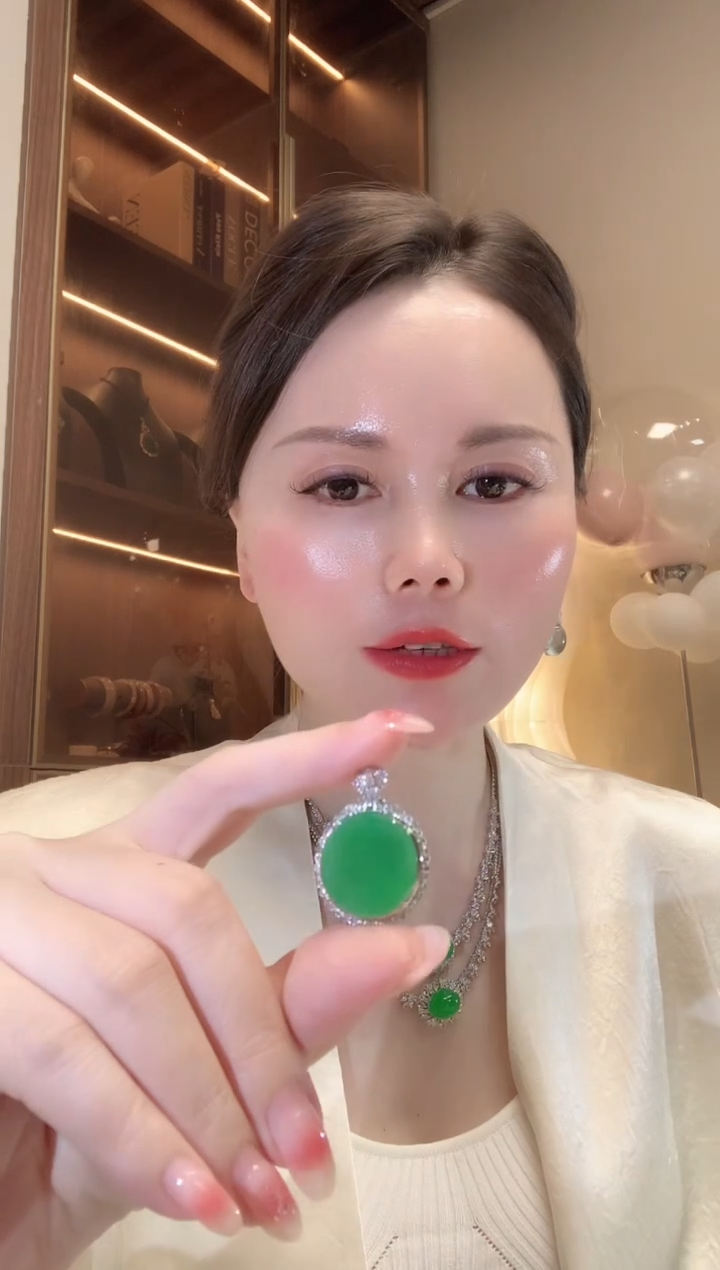 【闪购商品】翡翠吊坠(不含链)18K金镶嵌D64 