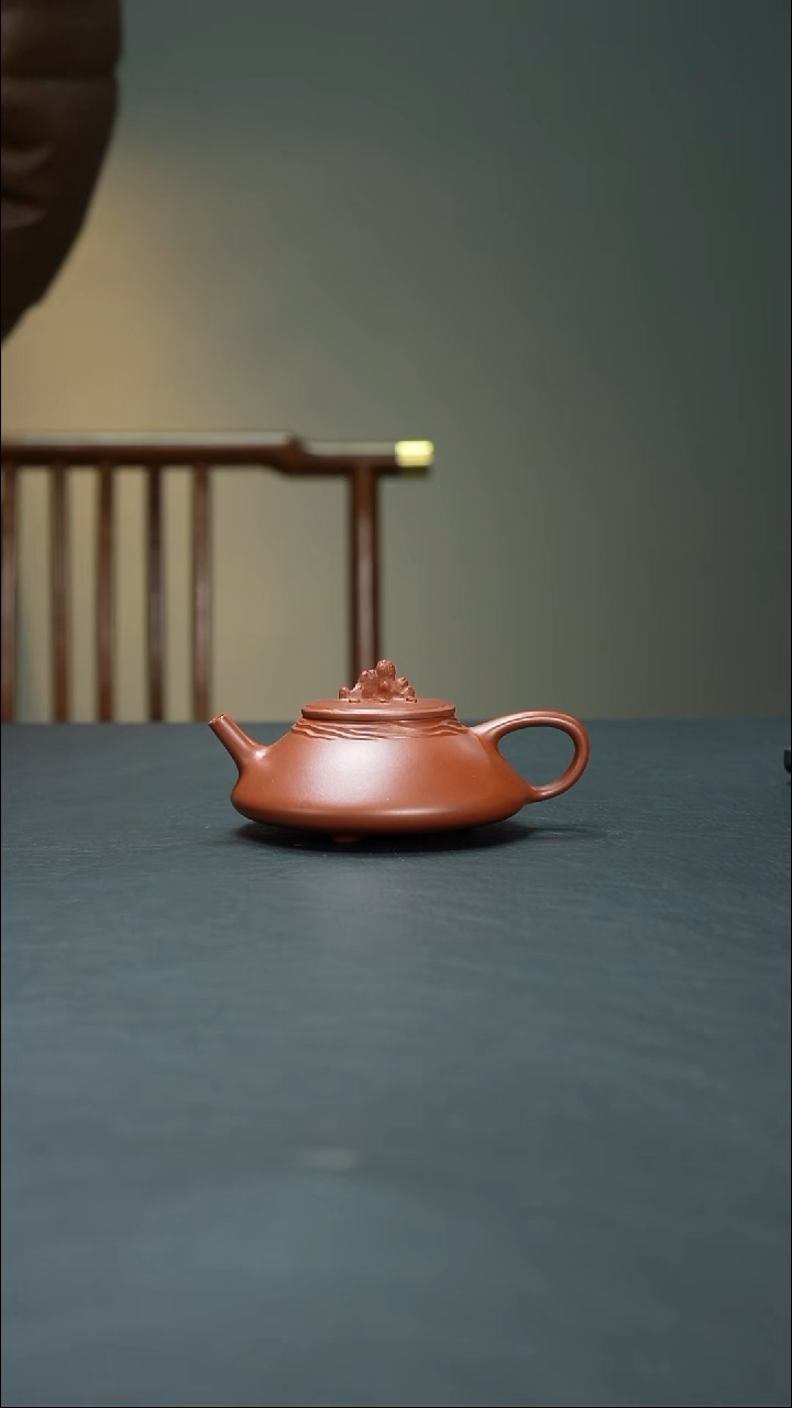 茶壶紫砂红皮龙观山石瓢壶