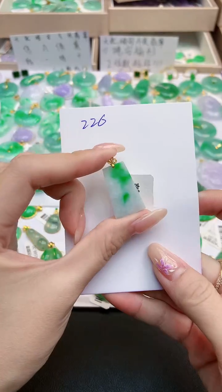 颈饰18K金镶嵌翡翠天然缅甸A货翡翠