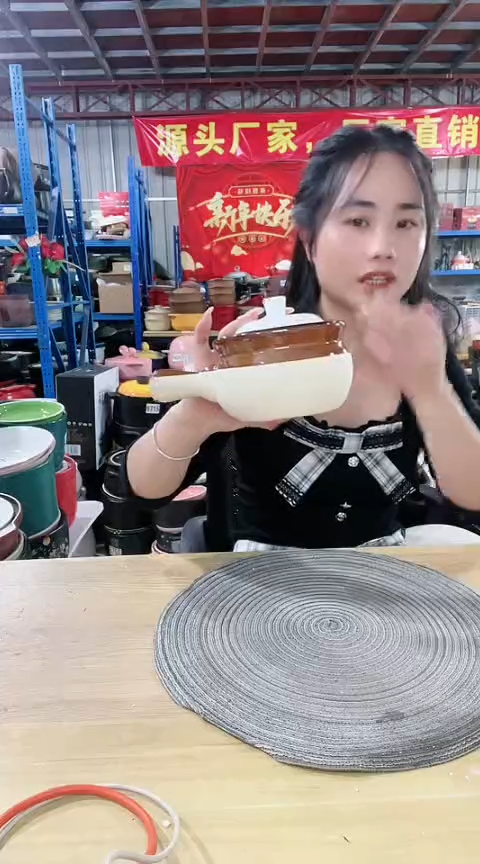 【闪购商品】瑕疵粗陶手把锅送盖不可明火