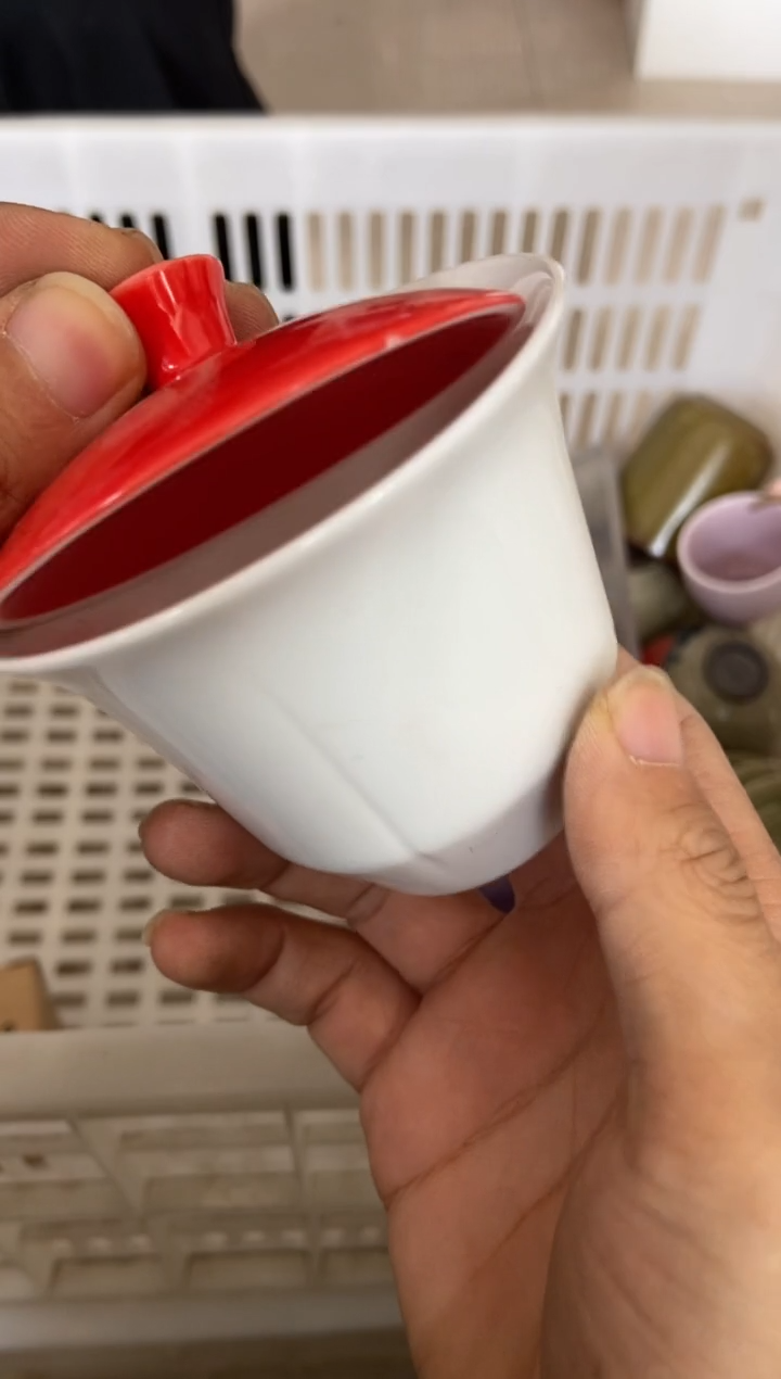 无运费险有瑕疵的摄影的产品有使用过的痕迹有点脏介意勿拍杯