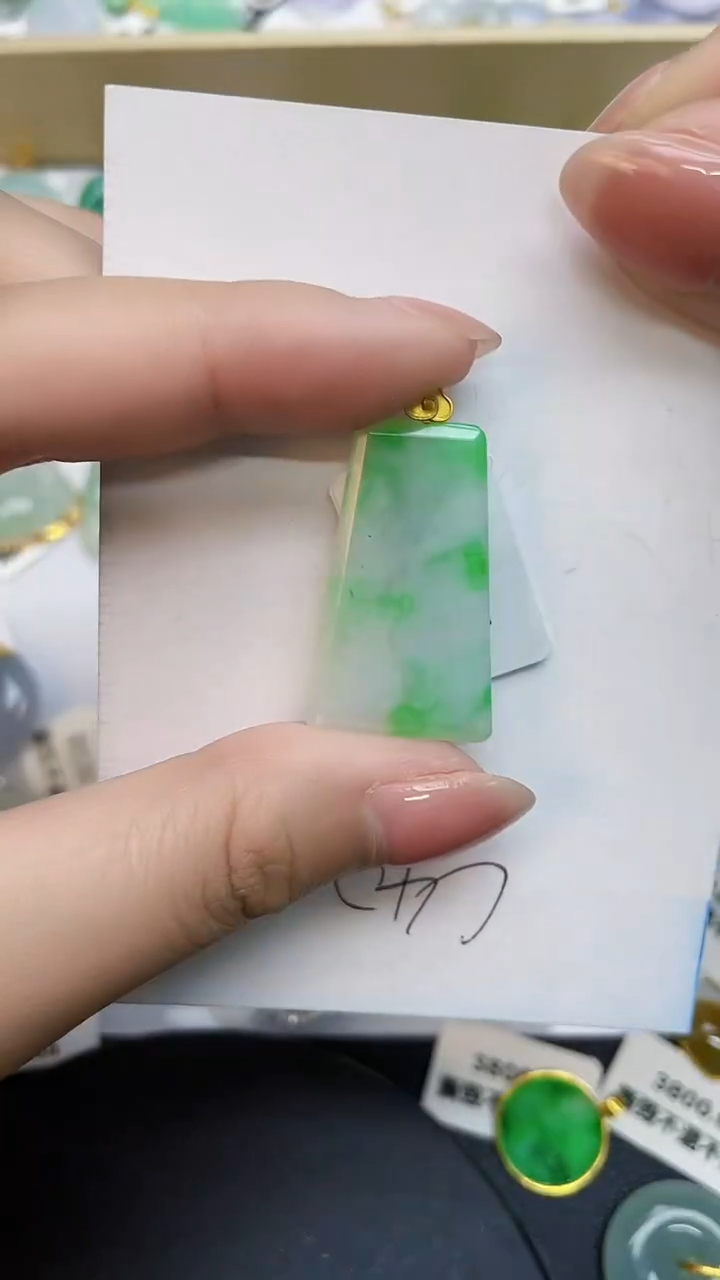 翡翠18K金镶嵌颈饰0000000000