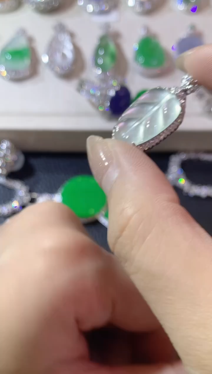 【闪购商品】翡翠吊坠(不含链)18K金镶嵌C27翡翠