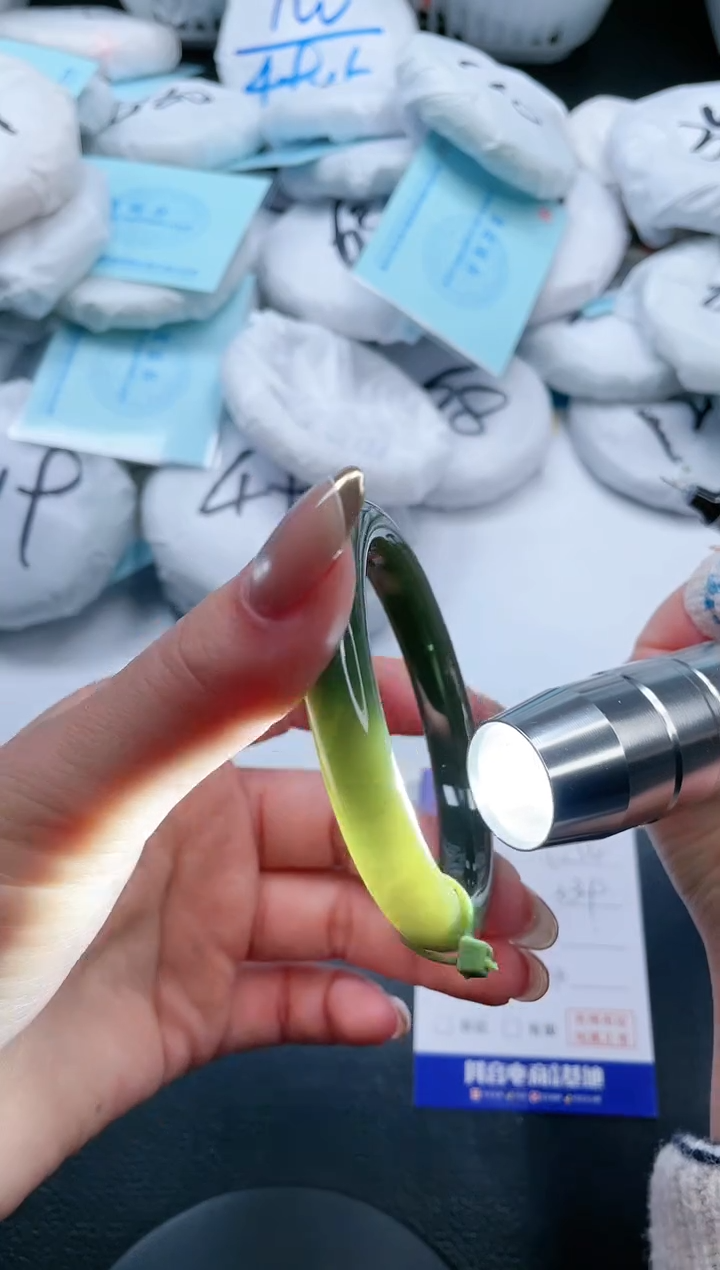 【闪购商品】和田玉手镯未镶嵌18V54-55