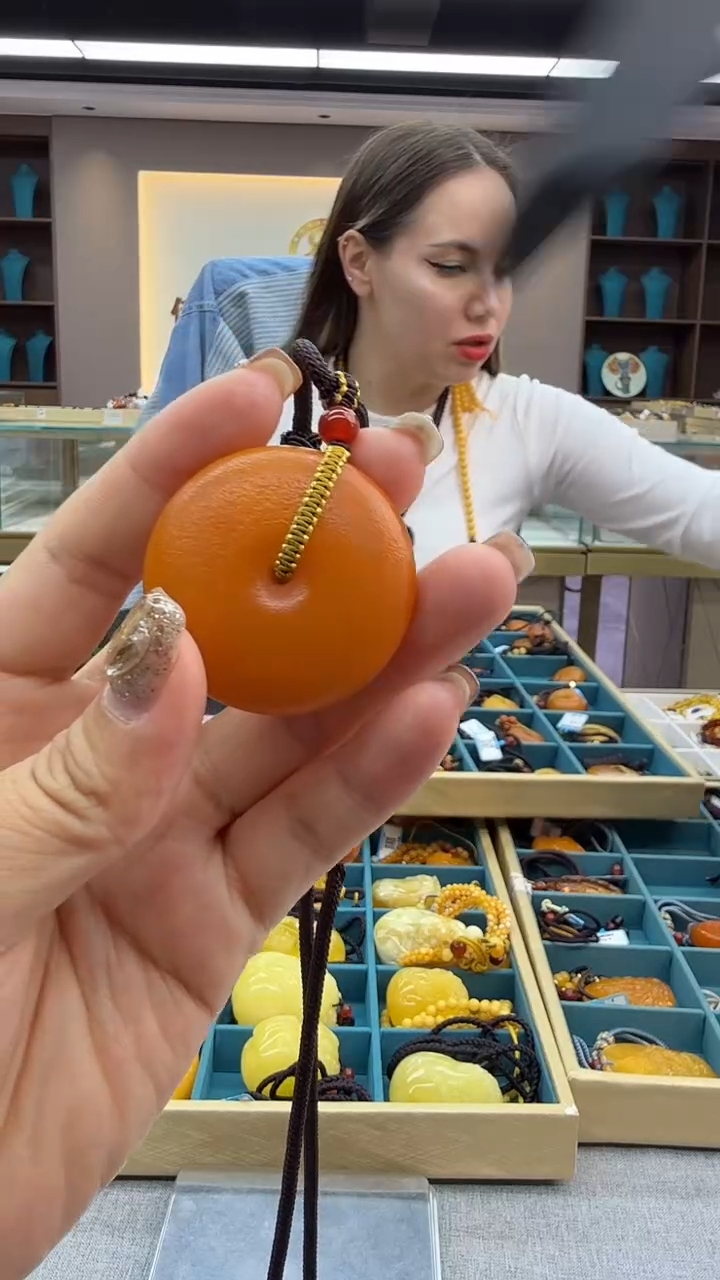 琥珀颈饰未镶嵌209秒拍号 假一罚三 
