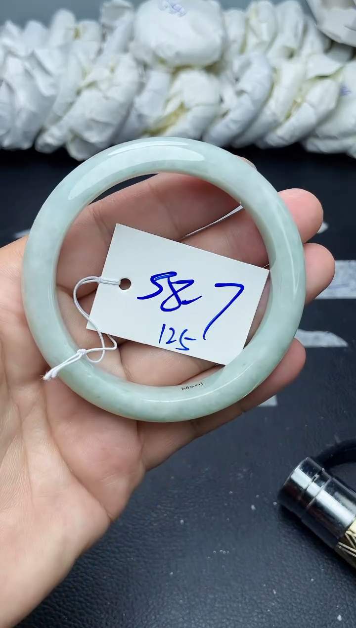翡翠手镯未镶嵌125