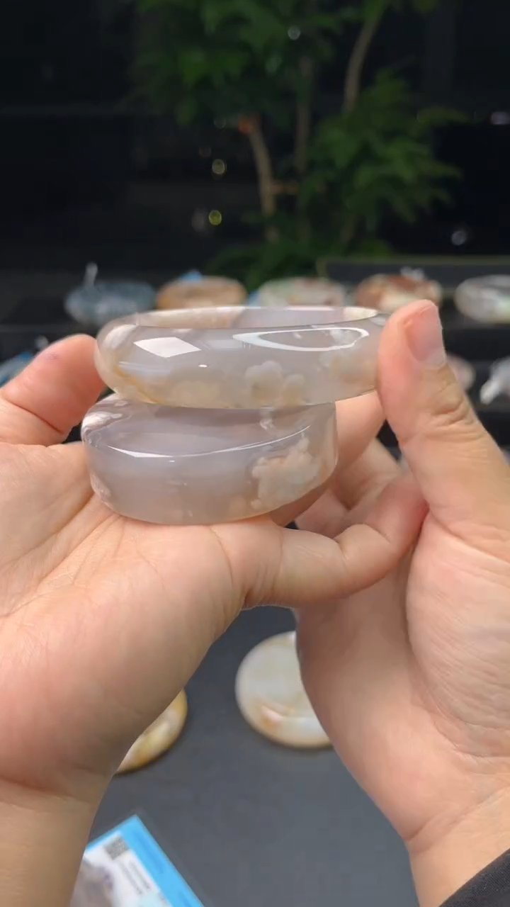 【闪购商品】石英质玉手镯未镶嵌赠送镯心（圈口62
