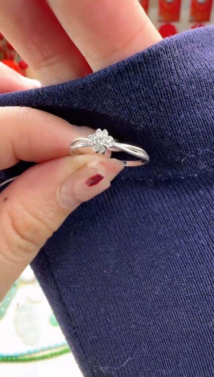 【闪购商品】钻石戒指/指环18K金镶嵌戒指