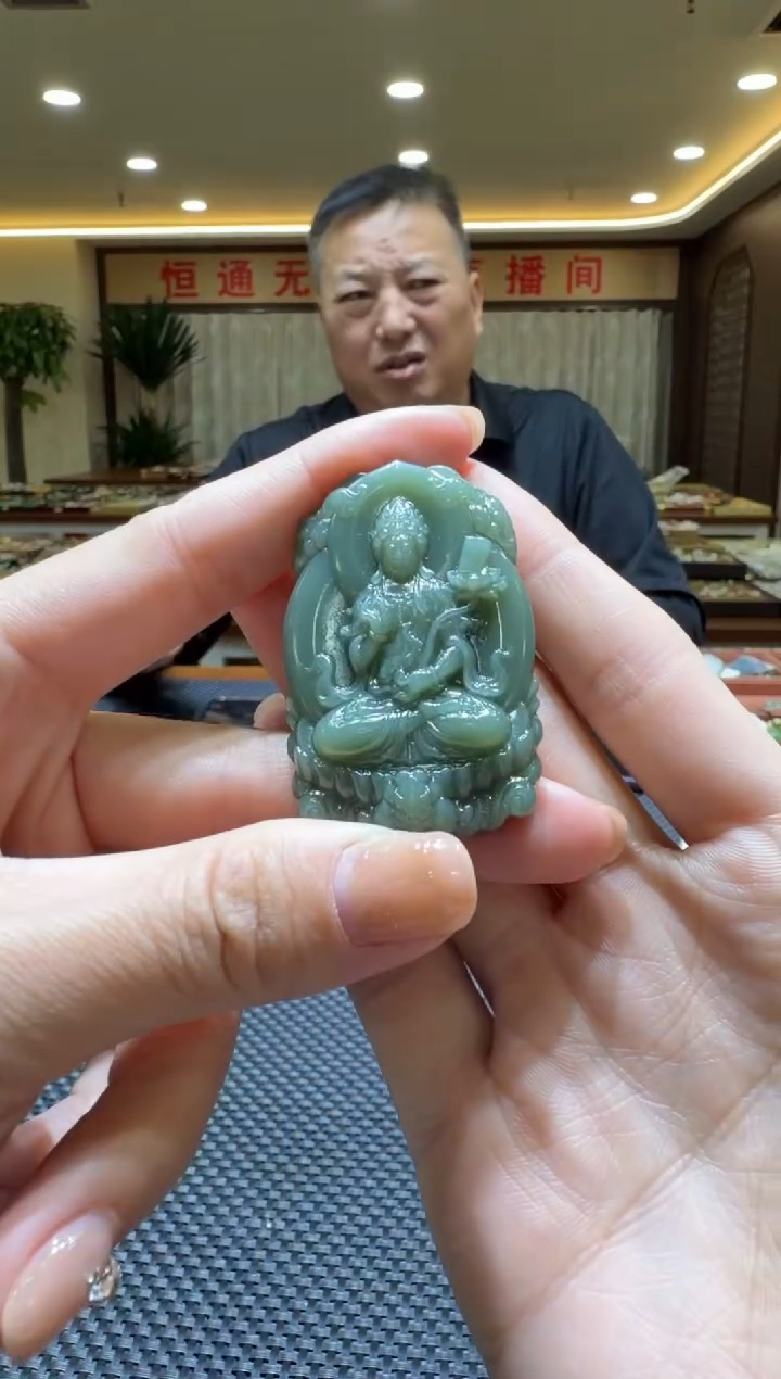 颈饰未镶嵌和田玉挂件