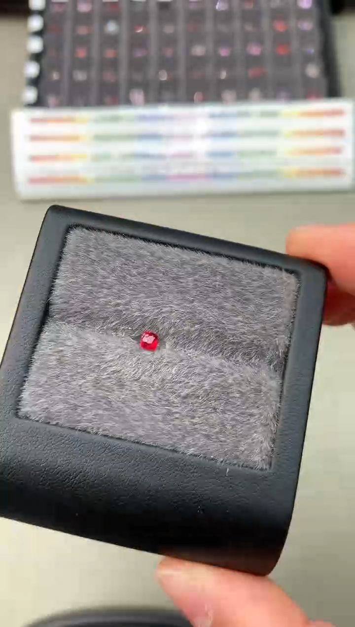 【闪购商品】定制尖晶石裸石未镶嵌0.24ct 吉尔德曼辛绝地武士