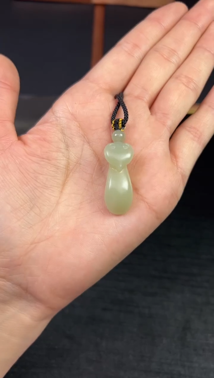 【闪购商品】和田玉吊坠(赠链)未镶嵌且末微色差迪克兰