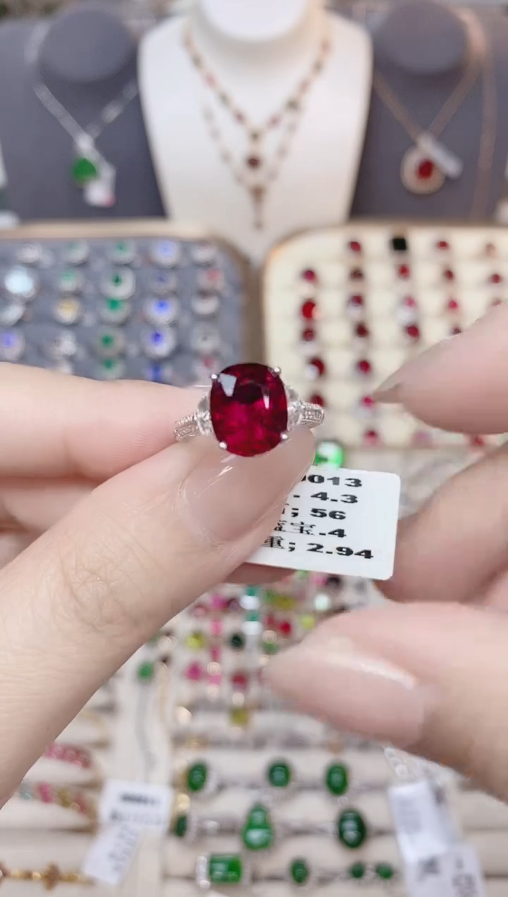 18K金镶嵌碧玺戒指碧玺4.3CT