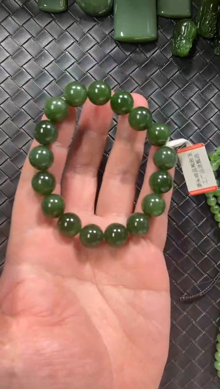 颈饰未镶嵌和田玉（碧玉）乐****）±12mm辣阳绿单圈手串