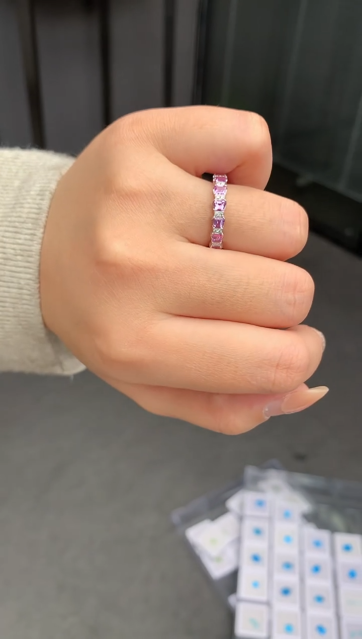 【闪购商品】彩色蓝宝石戒指18K金镶嵌2.2ct紫蓝宝戒指