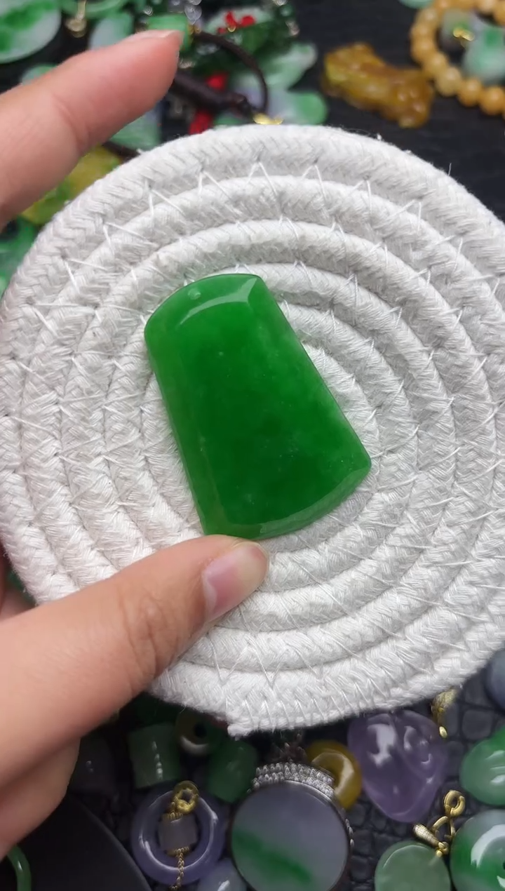 颈饰未镶嵌翡翠缅甸翡翠吊坠