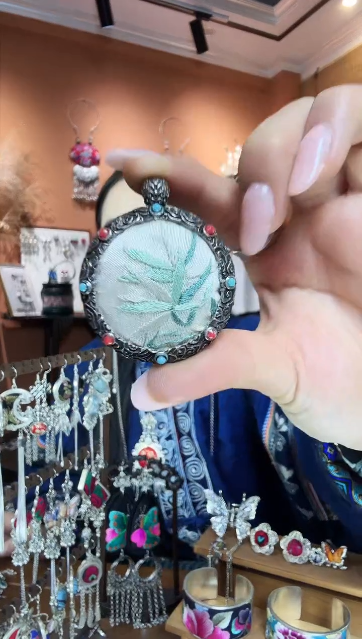 【闪购商品】刺绣纯手工民族风吊坠