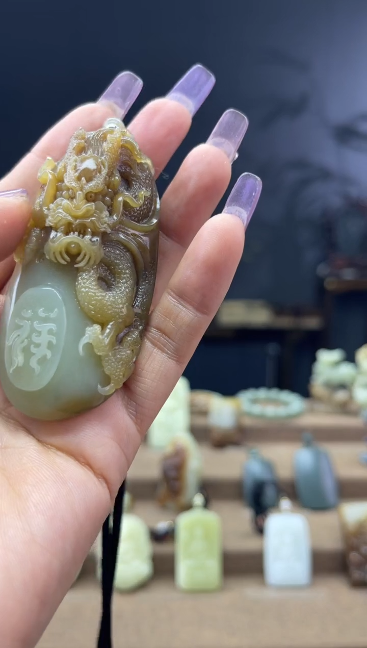 颈饰未镶嵌和田玉1