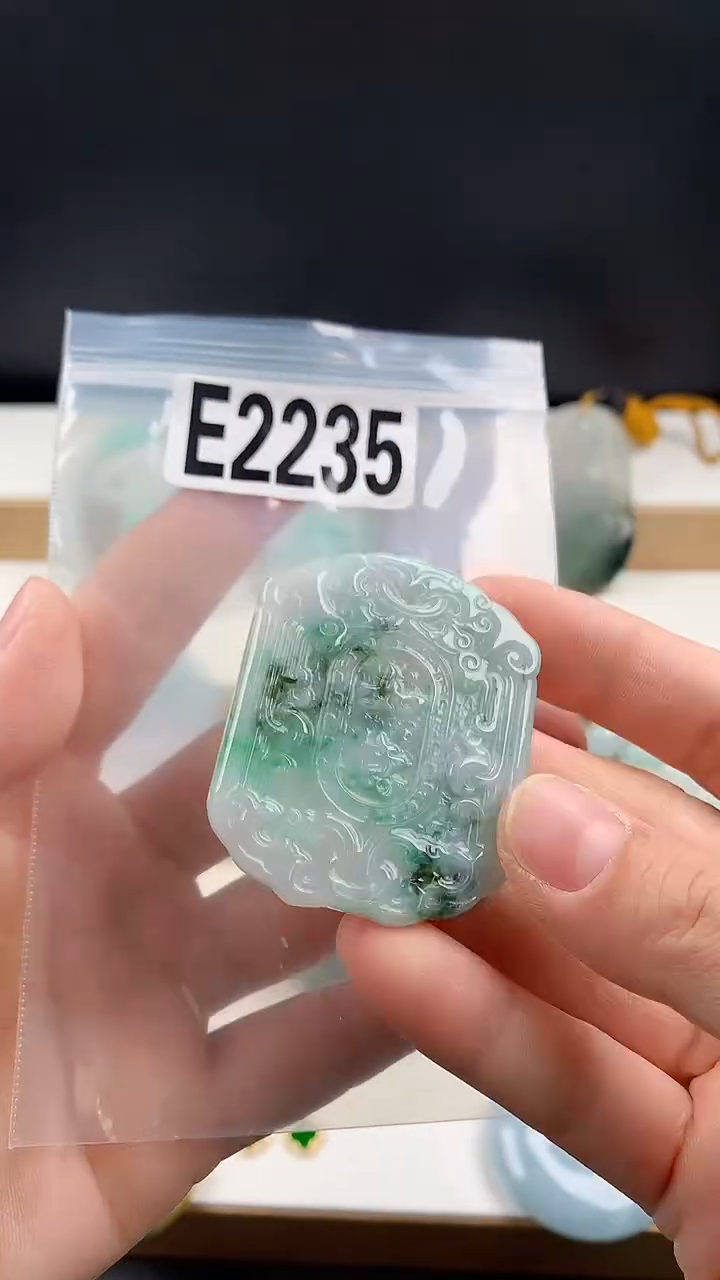 颈饰未镶嵌翡翠天然翡翠吊坠挂件