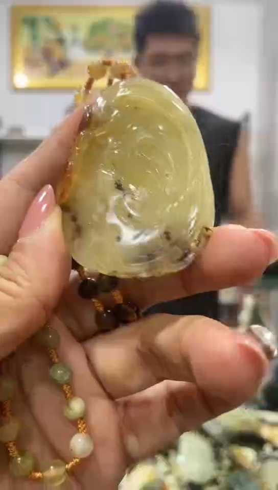 岫玉未镶嵌吊坠 