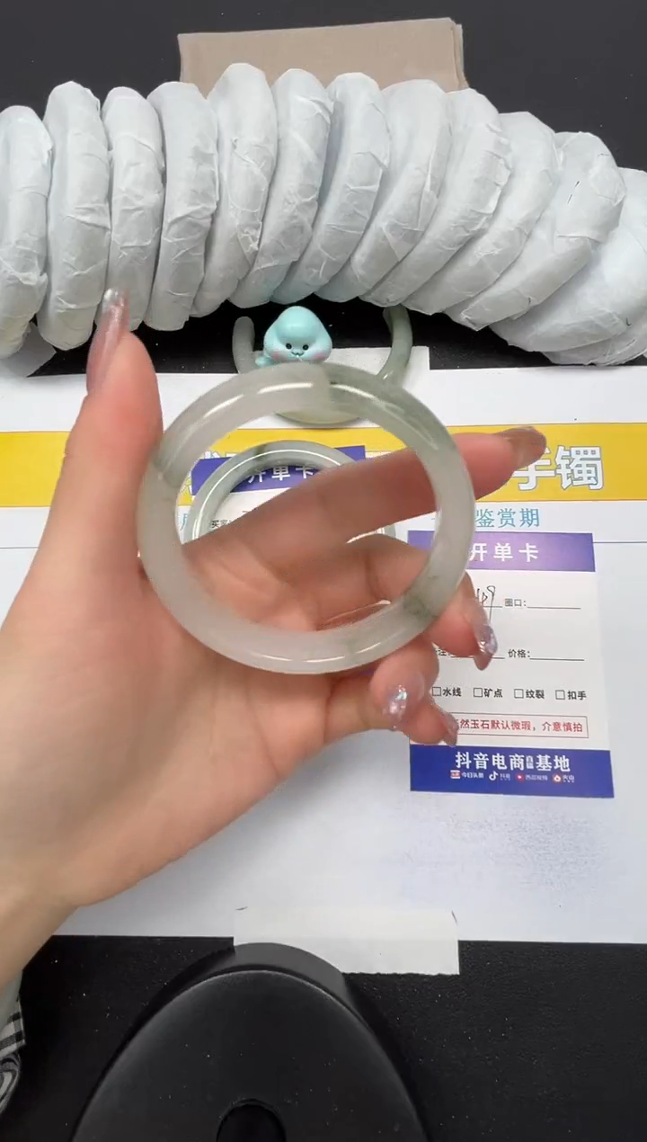 【闪购商品】石英质玉手镯合金249-56.3