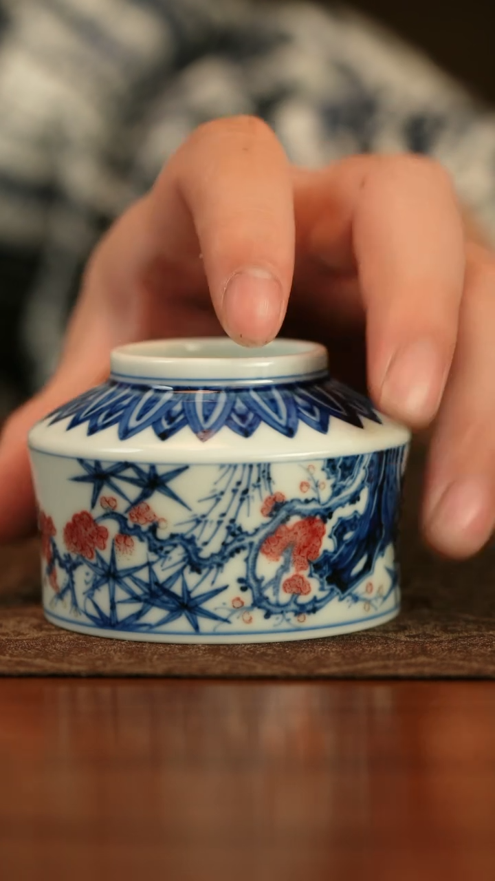 【闪购商品】林泉风月青花釉里红松竹梅主人杯