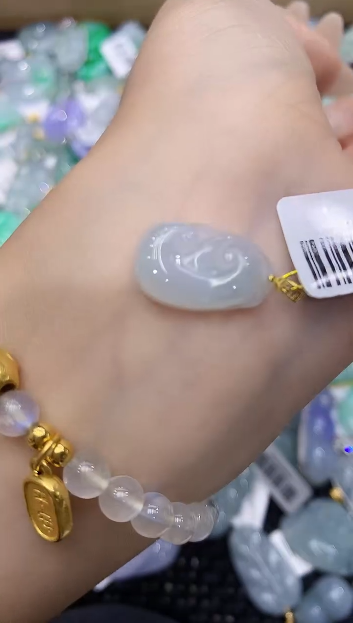 翡翠18K金镶嵌颈饰111111111111