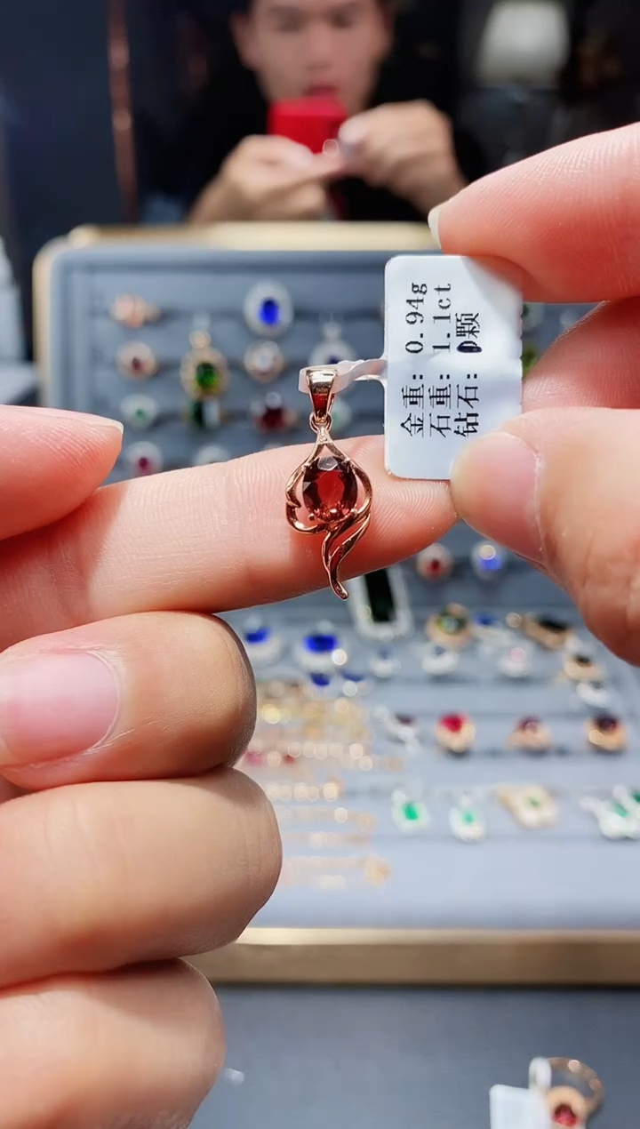 【闪购商品】碧玺颈饰18K金镶嵌1.1..