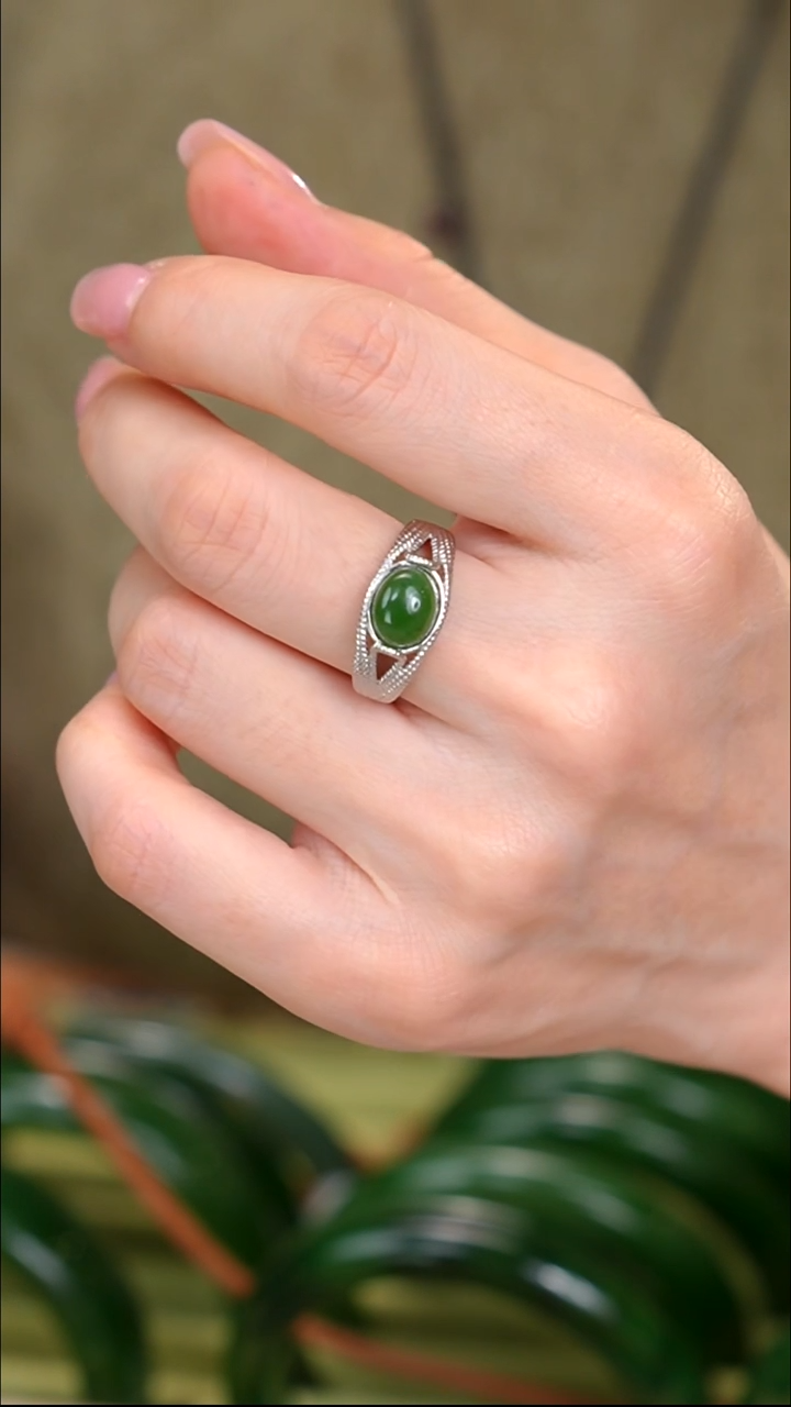 未镶嵌戒指和田玉追* 