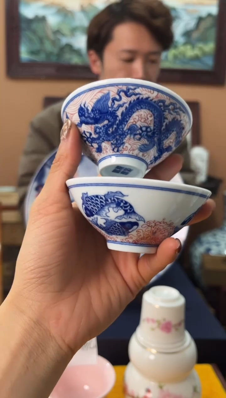 杯子瓷青花釉里红鱼化龙斗笠杯一对