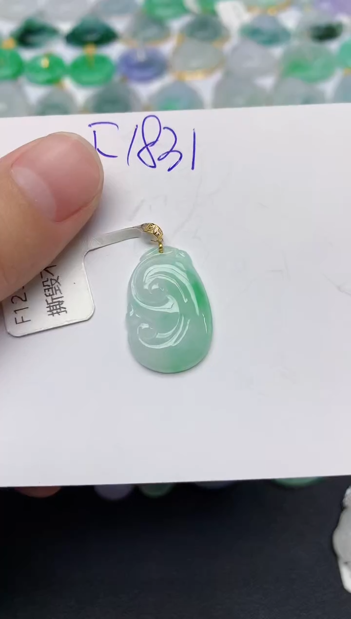 颈饰18K金镶嵌翡翠天然缅甸A货翡翠百元以上9元证书费自理