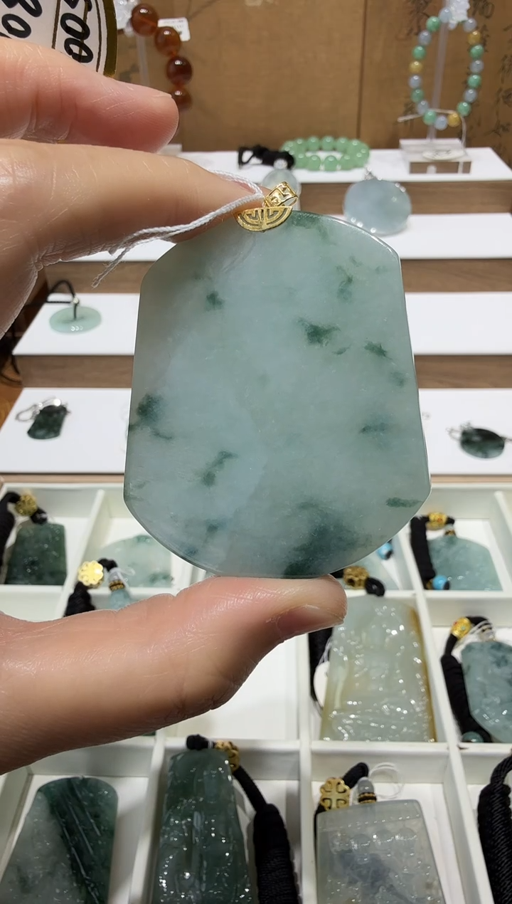 18K金镶嵌挂件翡翠A货翡翠多样性孤品