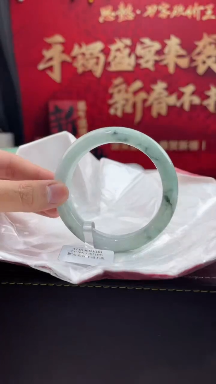 【闪购商品】翡翠手镯未镶嵌8翡翠手镯（微瑕）