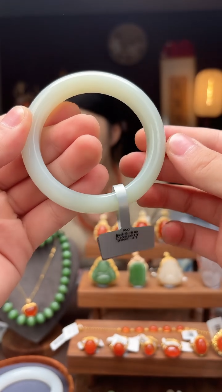 【闪购商品】和田玉AA32手镯55.8mm未镶嵌-