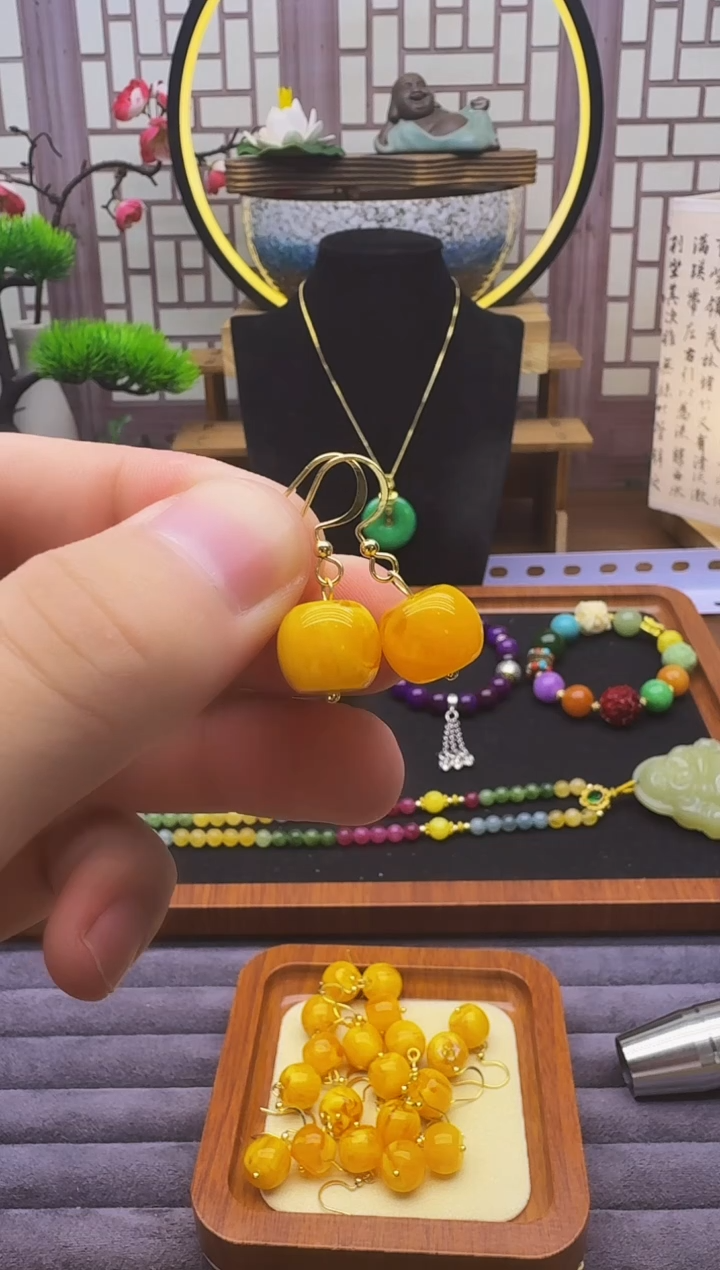 14K金镶嵌蜜蜡耳饰E01