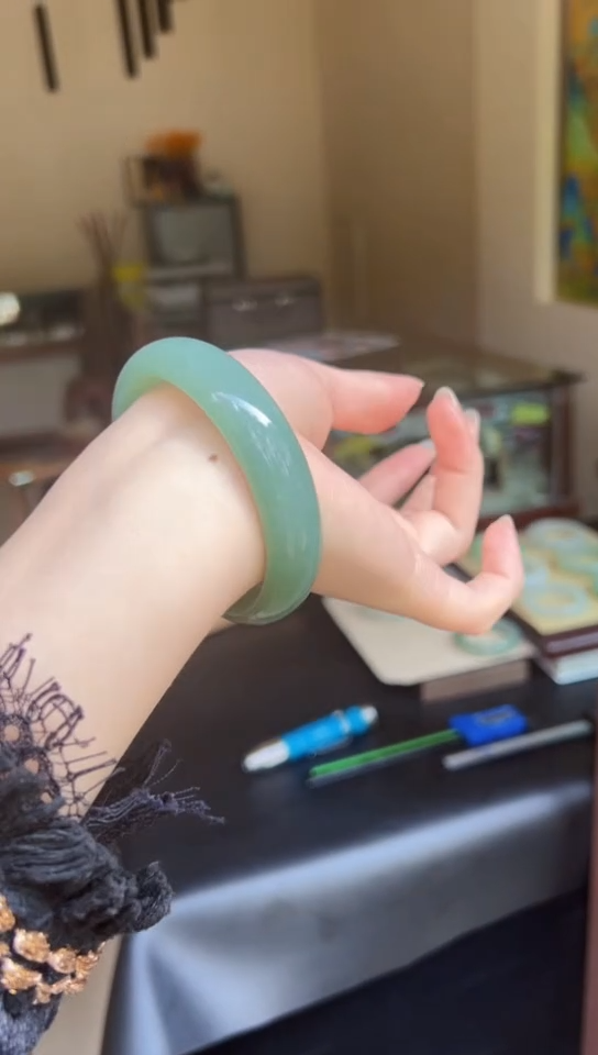 【闪购商品】翡翠手镯未镶嵌圈口   56 57