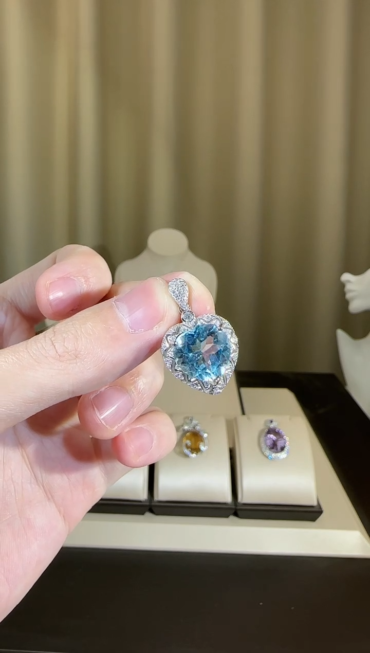 【闪购商品】托帕石颈饰银S925镶嵌12mm爱心款