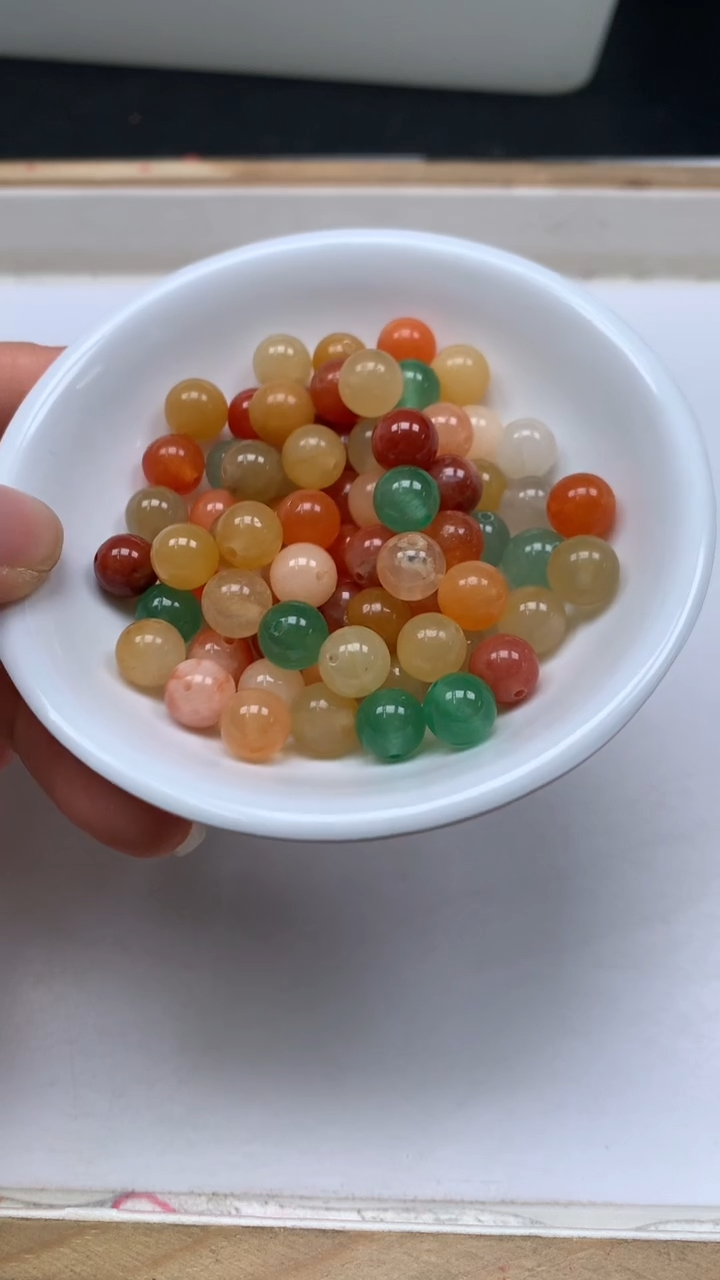 未镶嵌散珠石英质玉B410 三彩金丝玉8mm30个7.5元（绿）