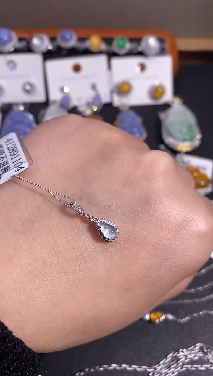 【闪购商品】翡翠吊坠(不含链)18K金镶嵌吊坠