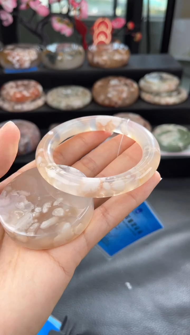 【闪购商品】石英质玉手镯未镶嵌53