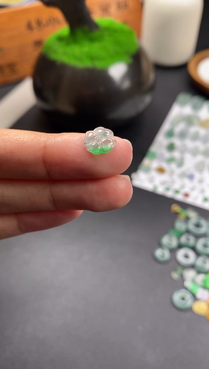 颈饰未镶嵌翡翠翡翠冰种花花