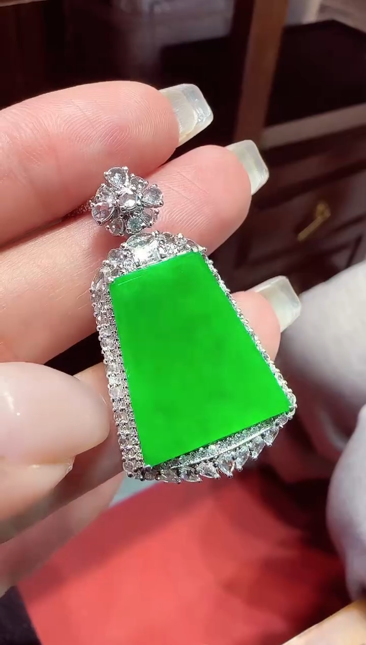 【闪购商品】翡翠吊坠(不含链)18K金镶嵌无事牌