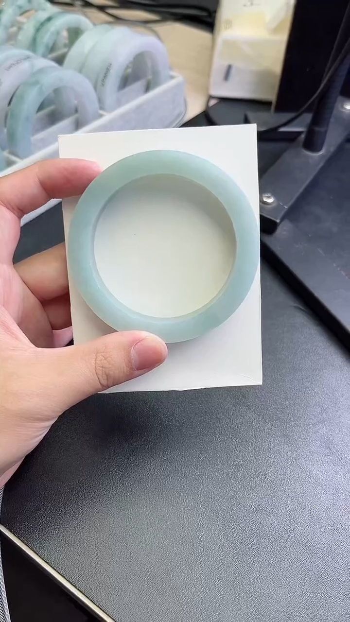 未镶嵌手镯定制翡翠玉*?定制