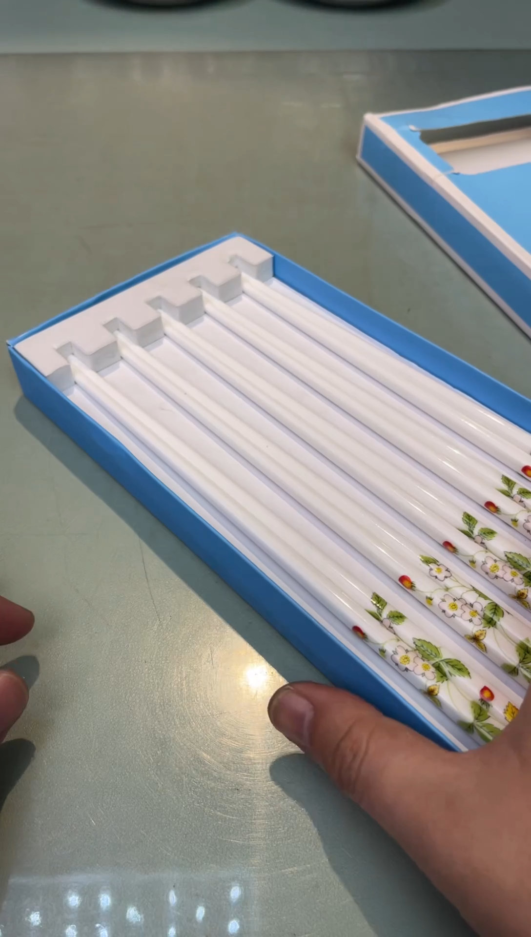 【闪购商品】瓷片草莓筷子             