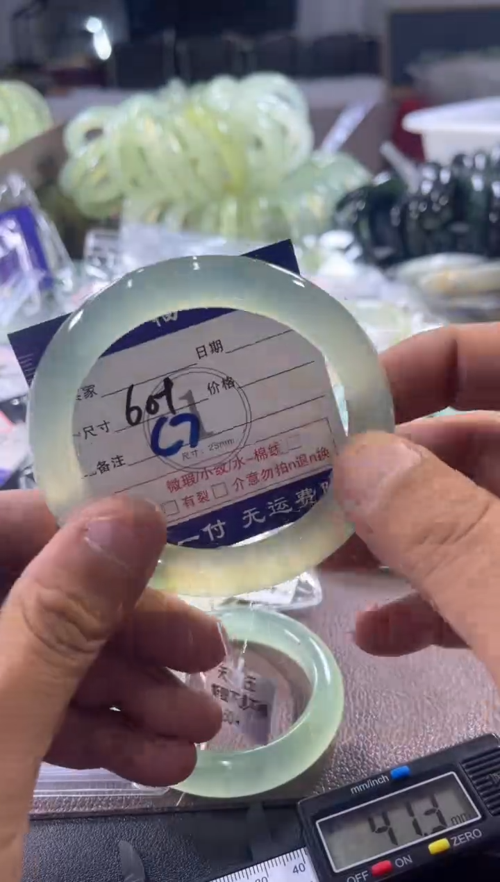 未镶嵌蛇纹石玉手镯1