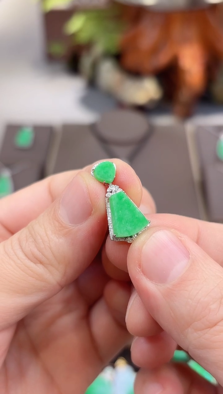 【闪购商品】翡翠吊坠(赠链)18K金镶嵌无事牌吊坠