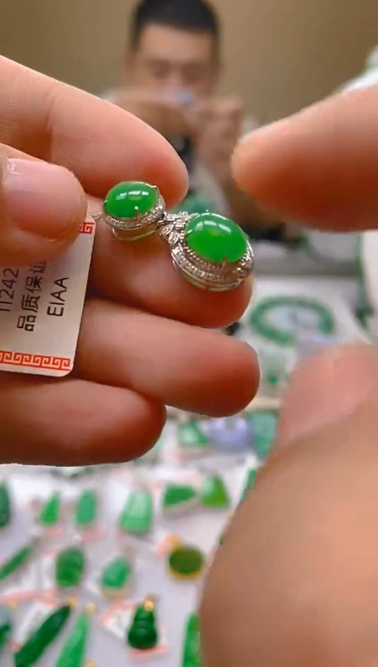 【闪购商品】翡翠颈饰18K金镶嵌 新号开播，全场乱卖