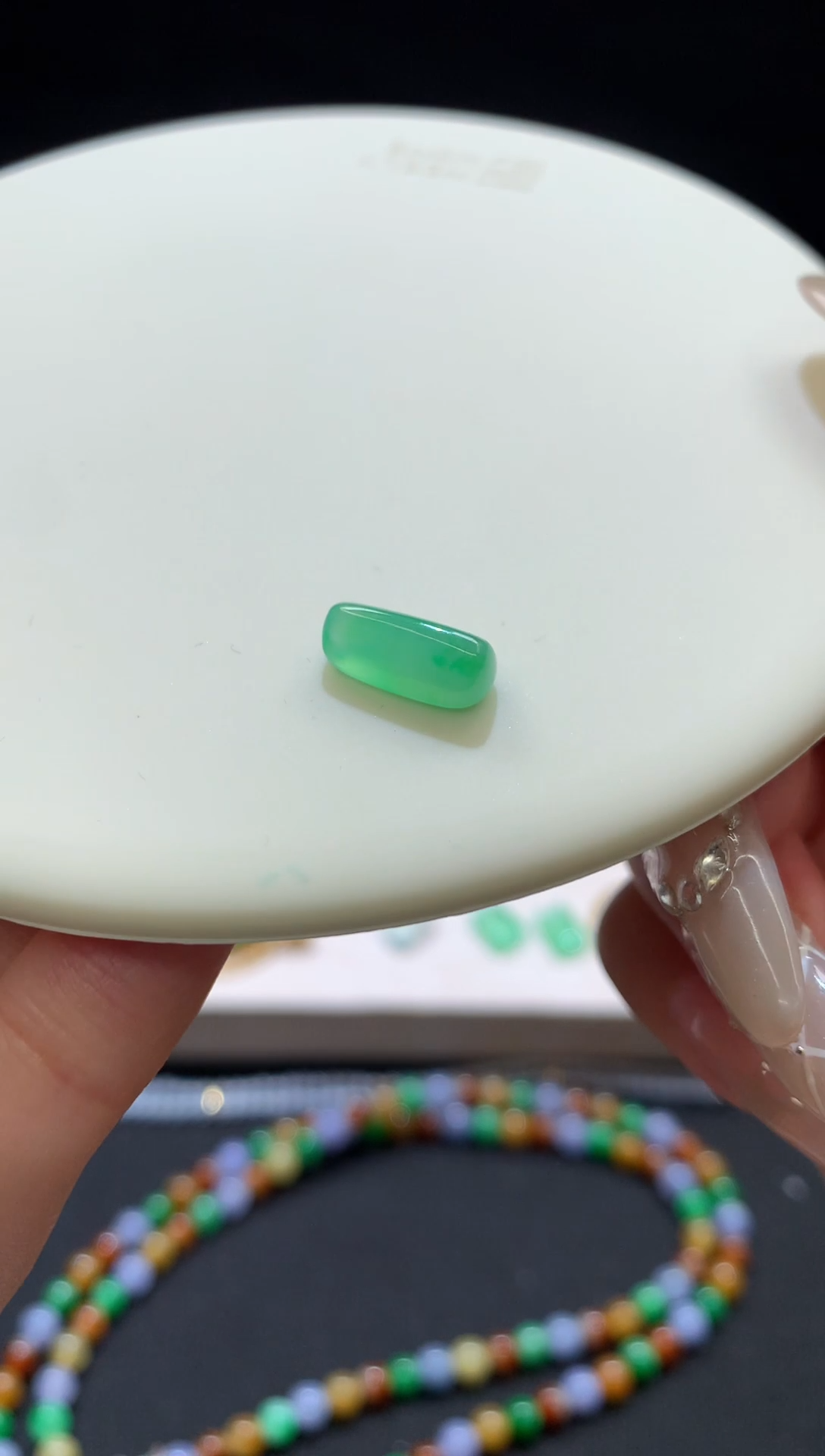 未镶嵌裸石翡翠一颗绿随形