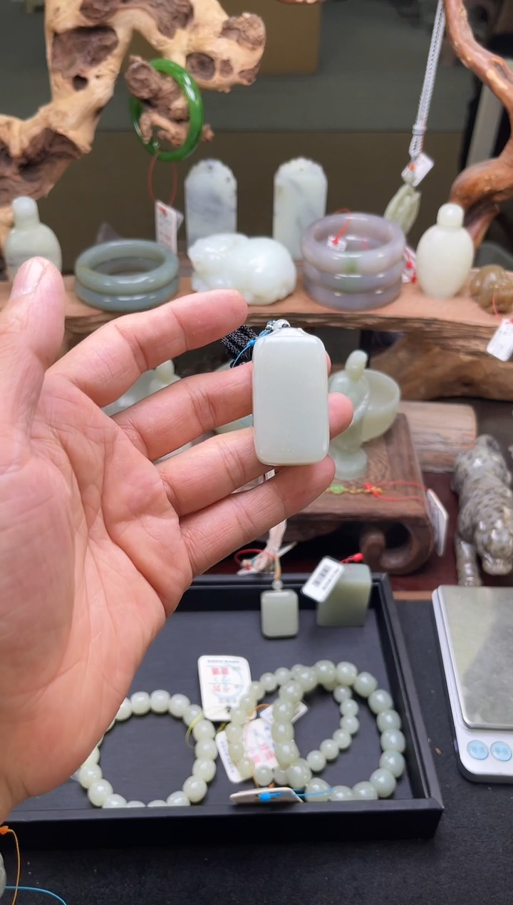 【闪购商品】且末青白光面无事牌9006666